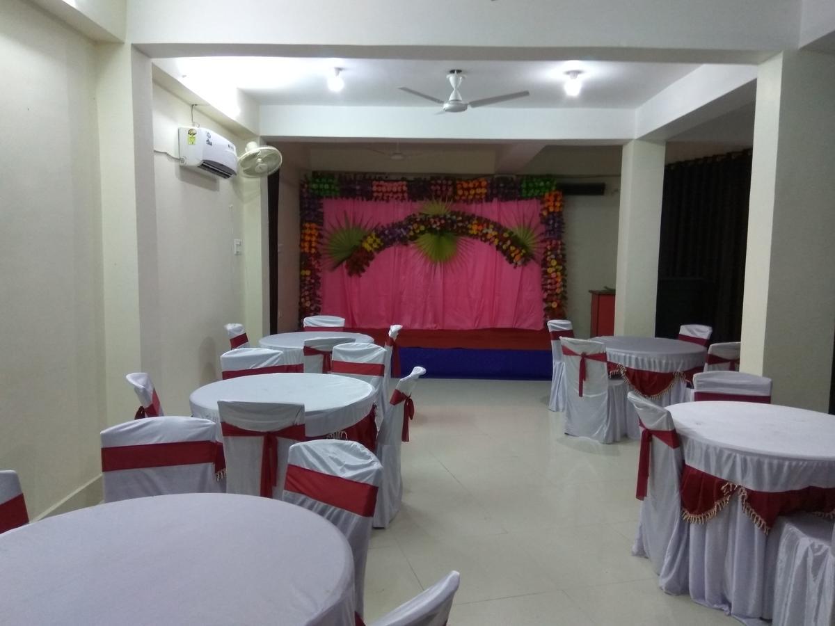 Hotel R K Palace Supaul Buitenkant foto